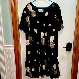 Jessica Howard Woman Flowered Dress 24